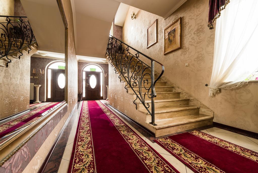 Hotel Palac Akropol Lublin Bagian luar foto