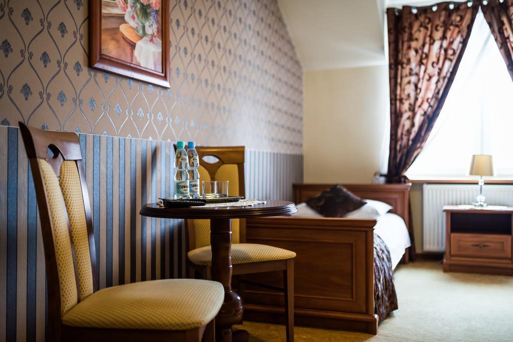 Hotel Palac Akropol Lublin Bagian luar foto