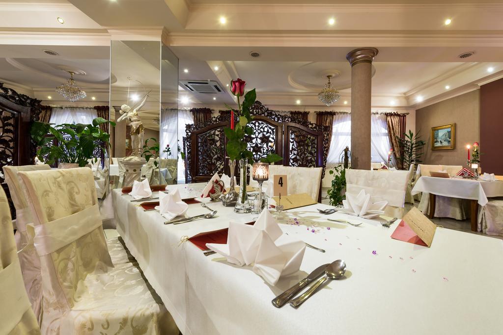 Hotel Palac Akropol Lublin Bagian luar foto