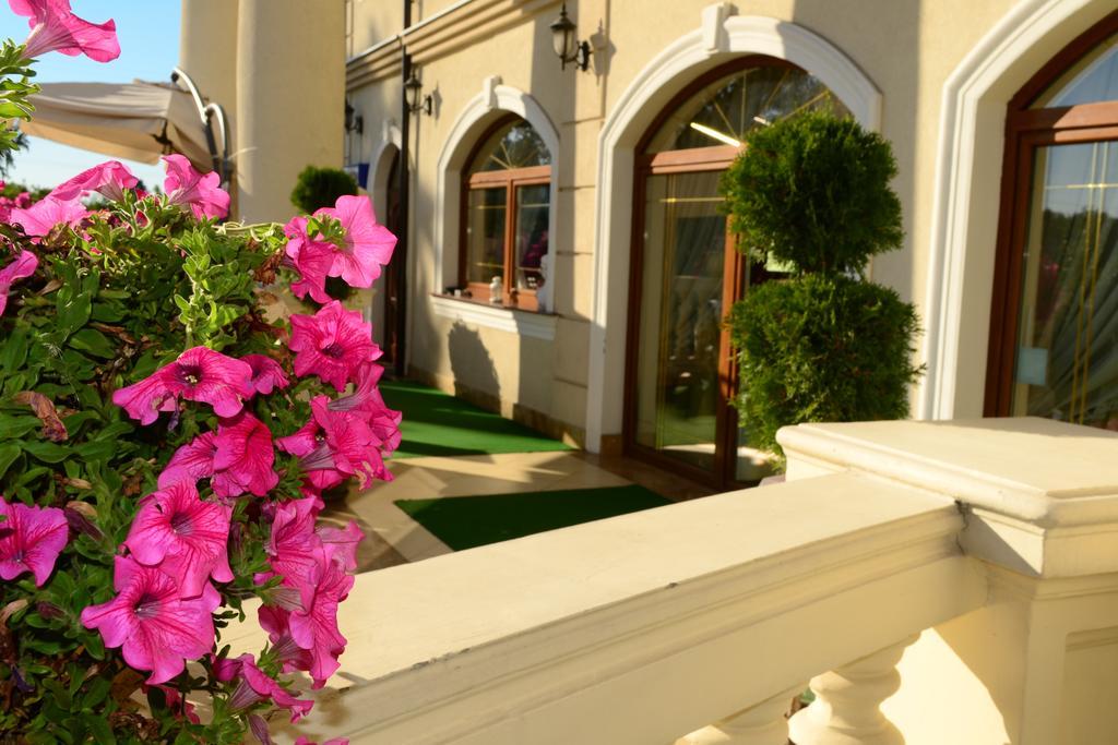 Hotel Palac Akropol Lublin Bagian luar foto